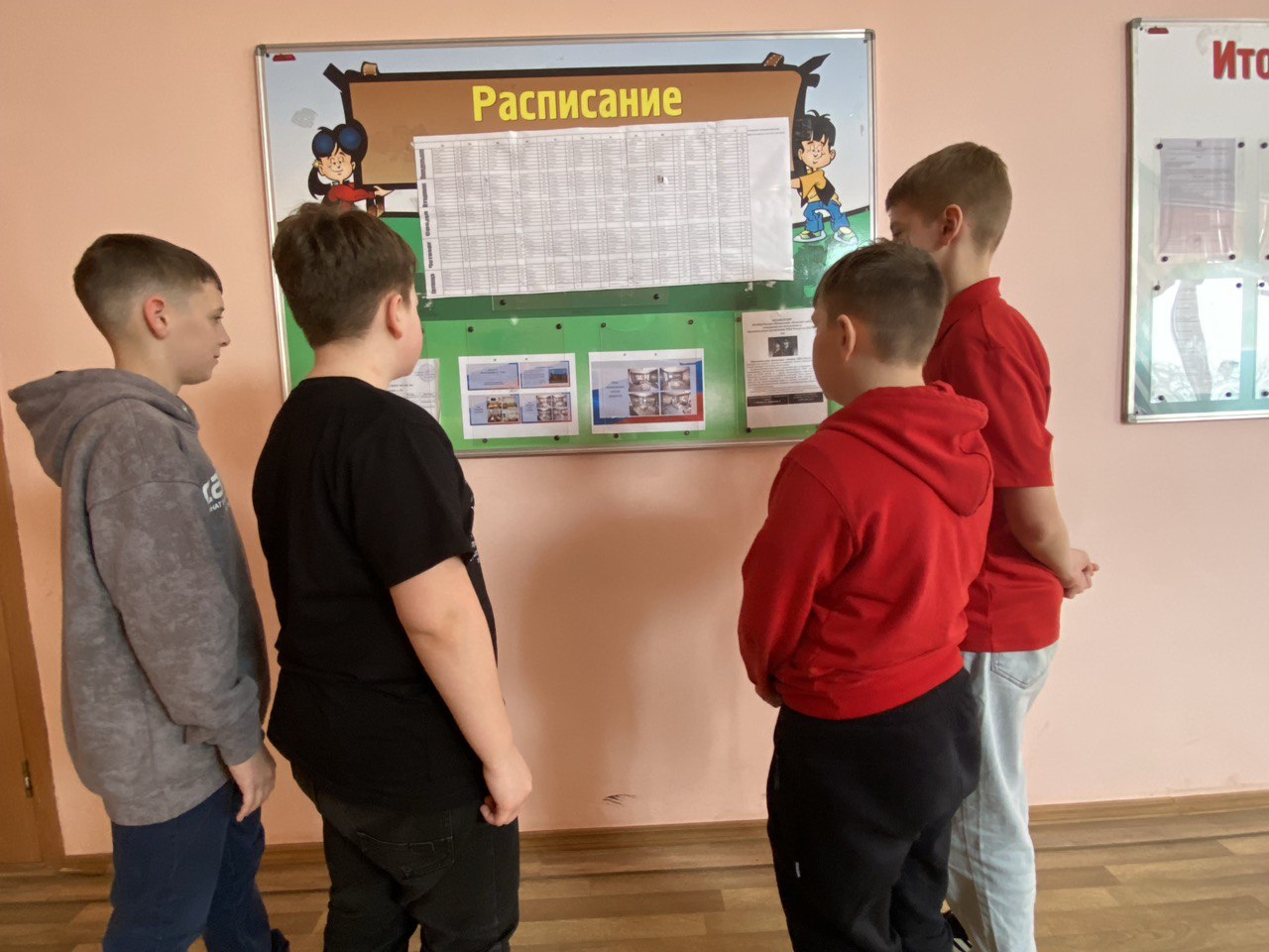 Учащиеся ознакомились с листовкой по проекту &amp;quot;Школьный музей Победы&amp;quot;.