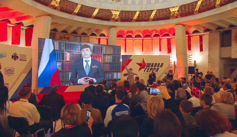 Сергей Кравцов: «Более шести тысяч школ носят имена героев».