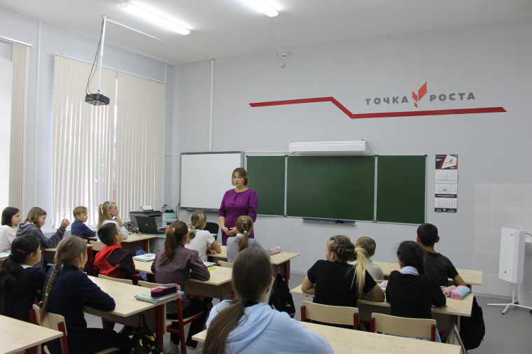 Директор школы Гапеева Татьяна Николаевна.