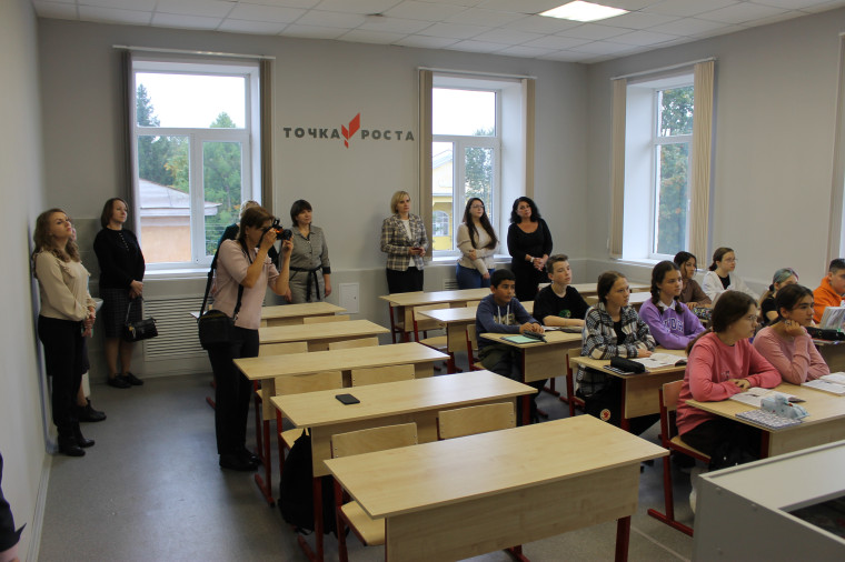 Директор школы Гапеева Татьяна Николаевна.